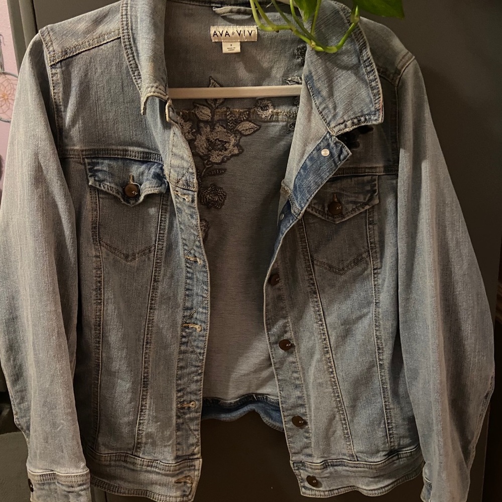 Ava & Viv Floral Embroidered Denim Jacket